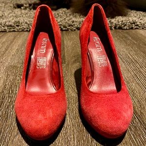 Éram Wine Suede Heels